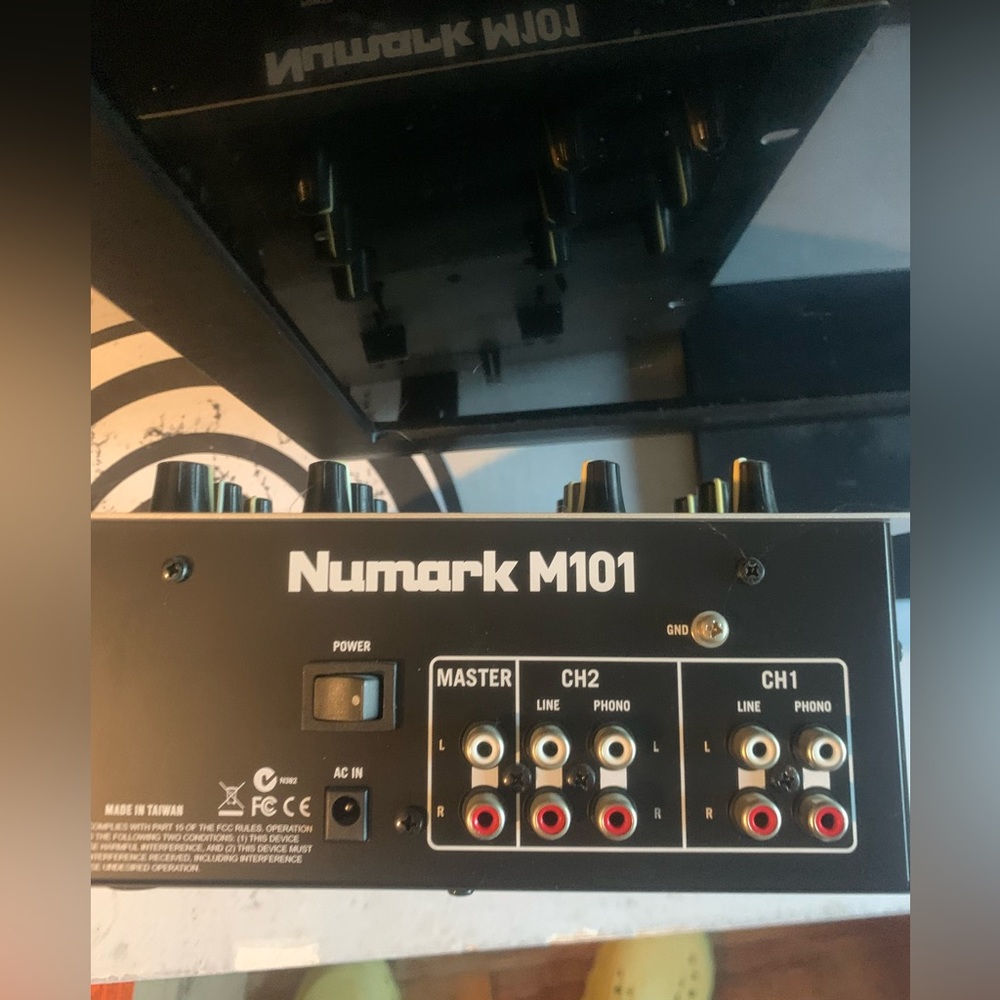 Numark m101